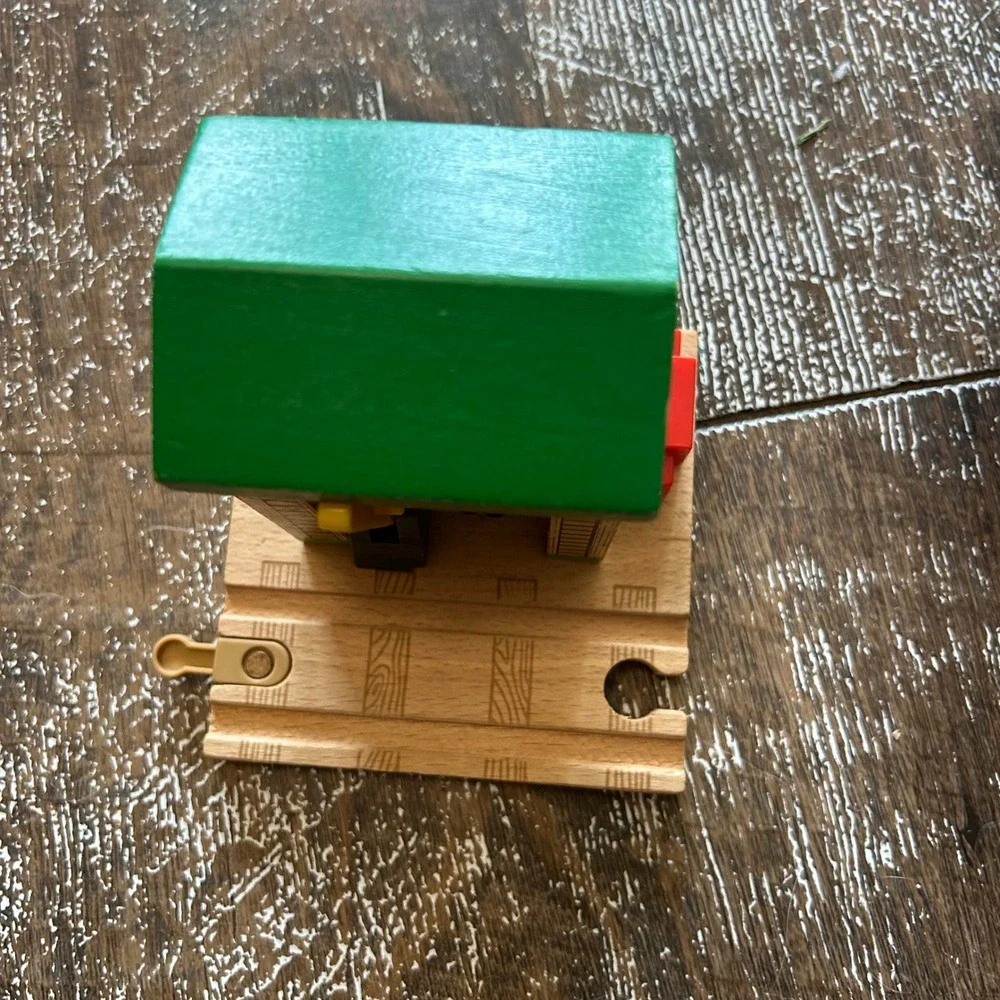 Thomas & Friends Take Along Diecast Trains Spencer Thomas & Wooden Station Lot